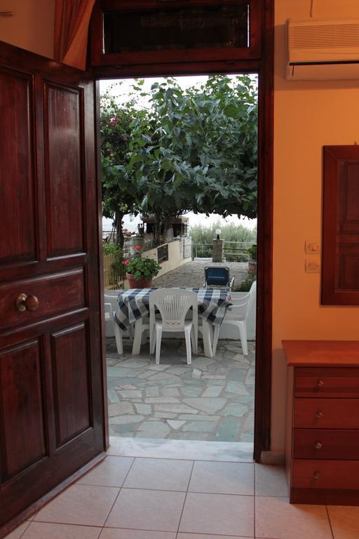 Ballas Apartments Agia Efimia Cameră foto